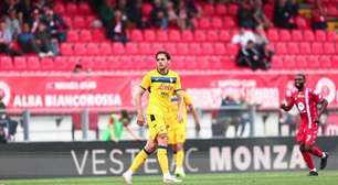 Tolói volta ao São Paulo com experiência para liderar setor defensivo