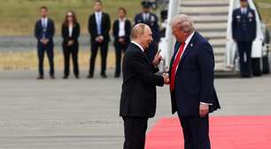 Trump e Putin iniciam cúpula sobre Ucrânia no Alasca; vídeo