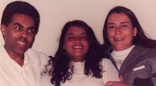 Gilberto Gil abre álbum de fotos com a ex-esposa, mãe de Preta Gil: 'Abraço com muito carinho'