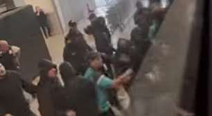 Torcedores fazem emboscada contra delegação do Grêmio. Veja o vídeo