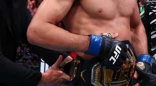 UFC 319: Chimaev 'amassa' Du Plessis e conquista cinturão dos médios