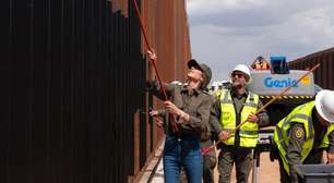 Por que EUA estão pintando de preto muro na fronteira com México