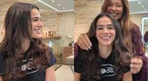 Bruna Marquezine usa baby tee dada por João Guilherme para mudar o visual