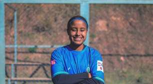 Jogadora carioca vai da Taça das Favelas ao mundial de rua: "Timidez só pra falar"