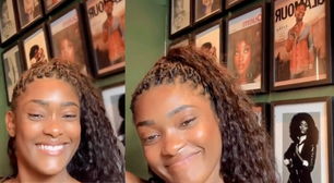 Erika Januza ostenta capas de revista e relembra racismo: 'Falaram que negro não vende'