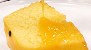 Bolo de maracujá fofinho e molhadinho feito em poucos minutos