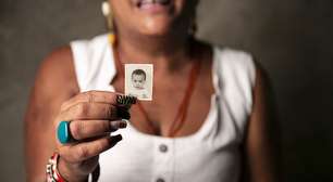 'Amamentamos esse país': exposição no Rio retrata mães que perderam filhos para a violência do Estado