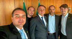 Filhos de Bolsonaro lavam roupa suja com Michelle nas redes sociais