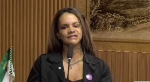 Vítima de 61 socos em elevador, Juliana Soares é homenageada com comenda Maria da Penha