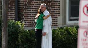 Ataque a tiros em escola católica nos EUA deixa duas crianças mortas e 17 feridos durante missa