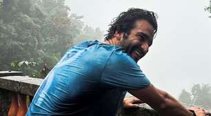 Humberto Carrão completa 34 anos; ator raspou a cabeça para viver personagem