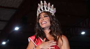 Juliana Paes é coroada como rainha de bateria da Viradouro