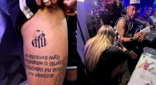 Neymar tatua escudo do Santos na perna em homenagem ao clube