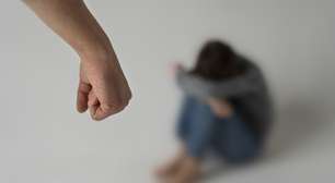 Ex-padrasto é condenado a 26 anos de prisão por estuprar a enteada por mais de uma década: 'Destruiu minha infância'