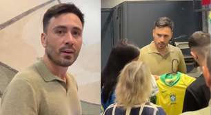 Davide Ancelotti é flagrado comprando camisa da Seleção momentos antes de Brasil e Chile no Maracanã