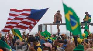 'Tropa de Elite', palavrões de Bolsonaro e incitação à violência marcam ato em Copacabana