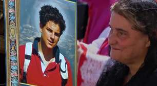 Mãe de Carlo Acutis se emociona em canonização do filho no Vaticano