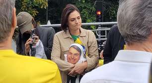 Michelle compartilha carta de amor de Bolsonaro: '100% fiel'