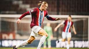 Haaland é atendido e leva pontos após acidente inusitado com a seleção da Noruega