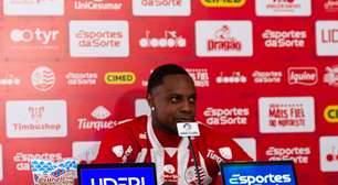 Atacante do Náutico denúncia torcedor do Brusque por ato de racismo durante jogo da Série C