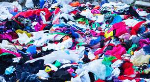 Entenda por que o descarte errado de roupas e o acúmulo de tecidos geram um problema ambiental grave