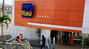 Por que Itaú demitiu cerca de mil funcionários que trabalhavam de casa