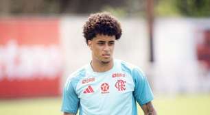 Joia do Flamengo realiza treino com grupo principal