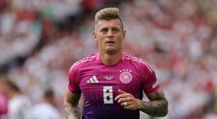 Kroos critica seleção da Alemanha: "A anos-luz de poder falar de Copa da Mundo"