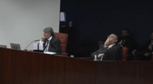 Dino reage após Fux pedir quarta pausa em voto que já passa de 8h e leva mãos à cabeça