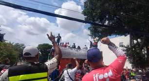 Motoboys fazem paralisação contra nova taxa de entrega do iFood, de R$ 3,30