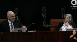 Cármen Lúcia brinca com Moraes durante voto: 'Queriam neutralizá-lo'