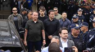 Bolsonaro deixa prisão domiciliar pela 1ª vez para realizar procedimento médico em hospital no DF
