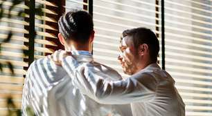 Saiba como agir como colega ou gestor quando uma pessoa chora no trabalho