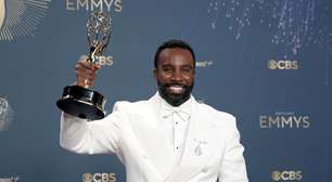 Emmy 2025: Tramell Tillman, de 'Ruptura', faz história como primeiro ator negro a vencer categoria