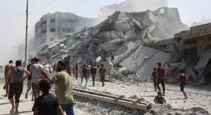 Gaza é alvo de intensos bombardeios israelenses após visita de secretário de Estado dos EUA a Israel