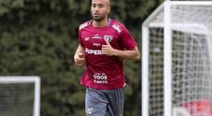 São Paulo: Lucas corre pela primeira vez no campo após artroscopia no joelho