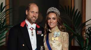 Kate Middleton arrasa com look dourado e tiara de princesa em jantar especial