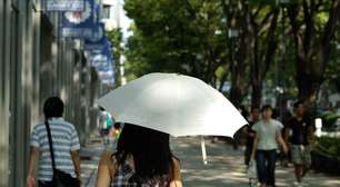 Se a pergunta é por que há tantos japoneses carregando guarda-chuvas nas ruas, a resposta é simples: por algo mais do que o sol