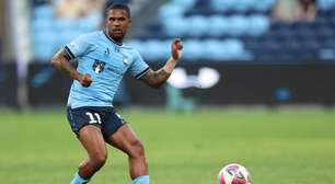 Clube australiano anuncia saída de Douglas Costa, ex-Grêmio e Fluminense