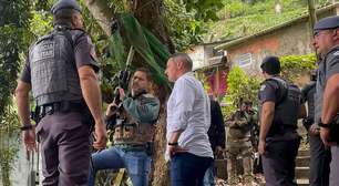 PMs são denunciados por tentar matar motoboy tomando banho em Santos (SP)