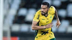Reinaldo protesta contra a arbitragem após empate do Mirassol: "Muito escancarado"