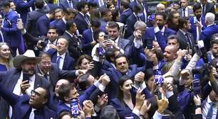 Partidos do Centrão garantem aprovação de urgência da anistia; saiba como votou cada deputado