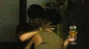 Sardinha de 'Vale Tudo', Lucas Leto troca beijos com Alvaro, do 'Dança dos Famosos 2025', e esquenta clima em quiosque de praia. Fotos!