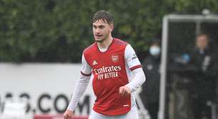 Morre, aos 21 anos, ex-Arsenal que estava em coma induzido após sofrer lesão cerebral durante jogo