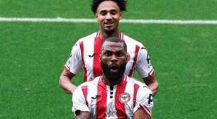 Com show de brasileiro, Brentford vence e complica a vida do Manchester United