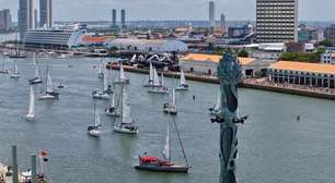 Refeno larga com 95 barcos em Recife(PE)