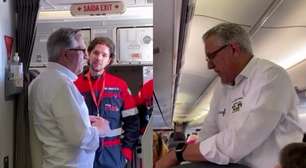 Ministro da Saúde socorre passageira que desmaiou em avião antes de decolagem