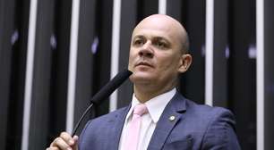 Quem é o deputado que usou valor do iPhone para pedir isenção maior do IR