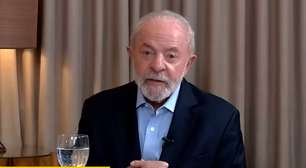 Lula desce de avião da FAB após problema no motor e relata susto: 'Medo que pegasse fogo'