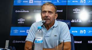 Diretor do Grêmio 'rouba' coletiva de Mano e dispara contra arbitragem
